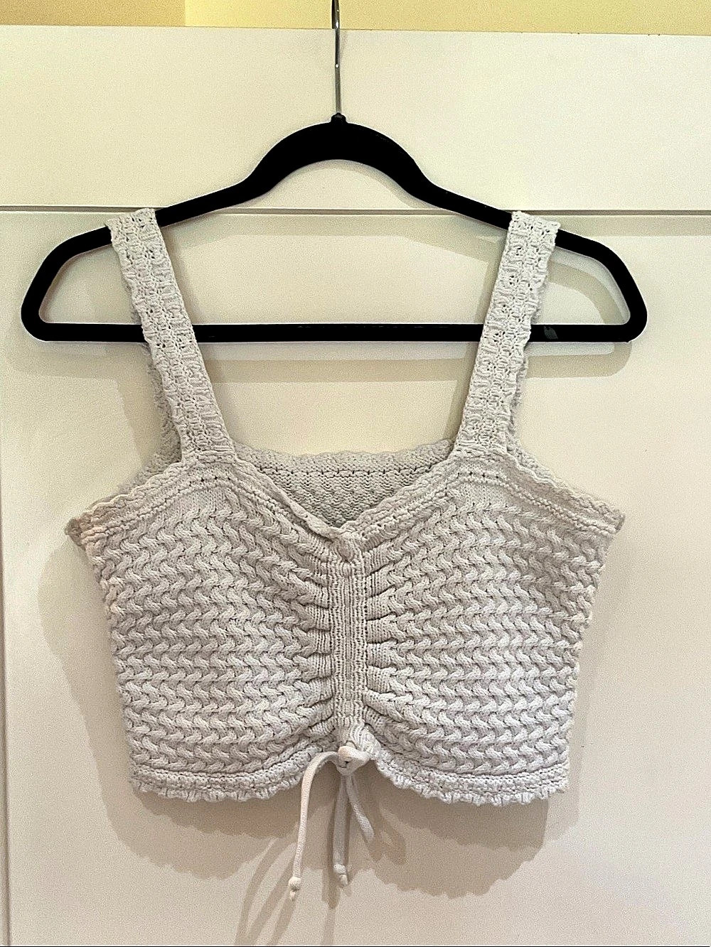 Hollister Knit Cropped Tank Top in White Size Large Like New